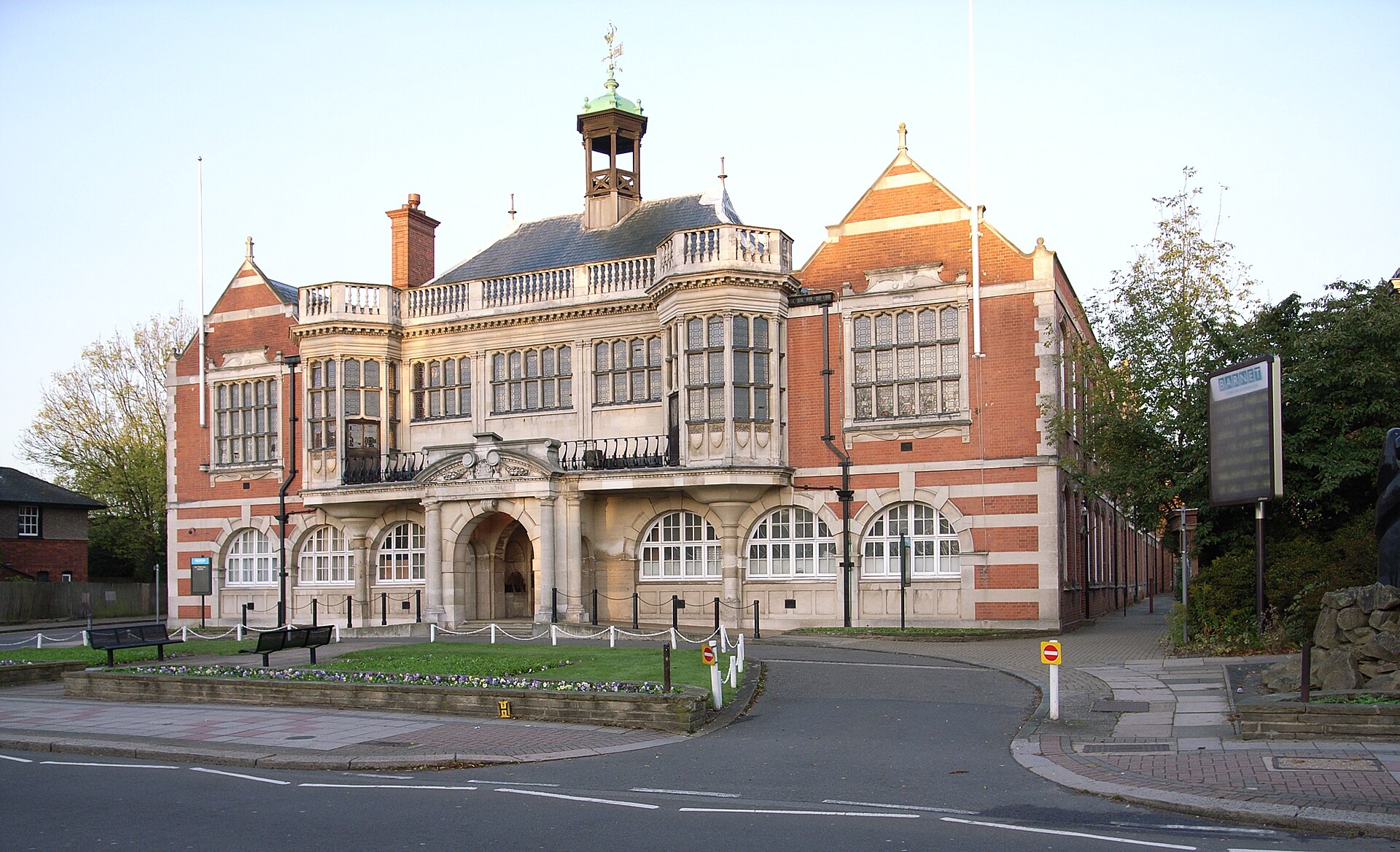 Hendon Town Hall, a recognisable landmark for removals in Barnet