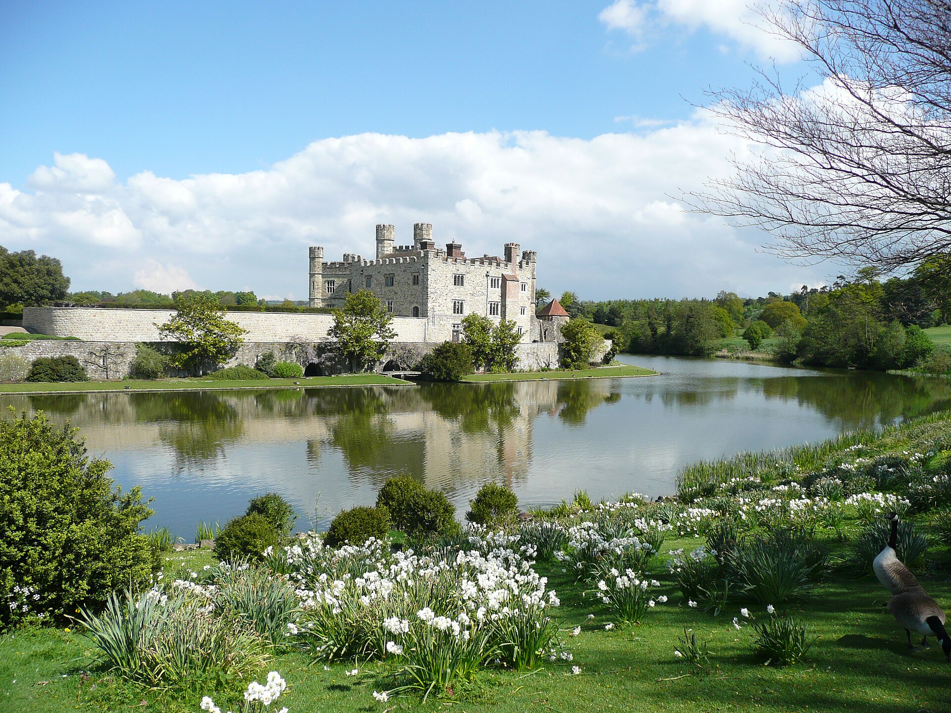 Leeds Castle, a recognisable landmark for removals in Kent