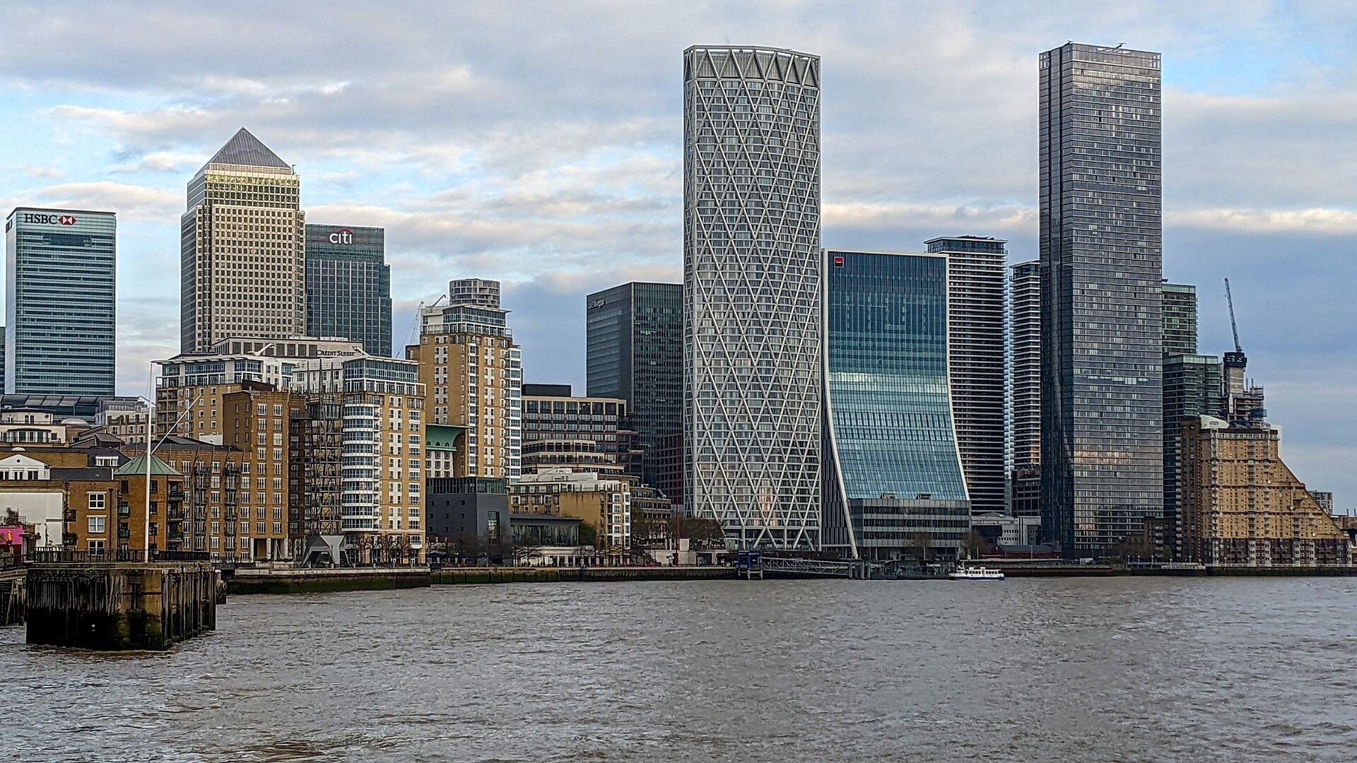 Canary Wharf, a recognisable landmark for removals in Tower Hamlets